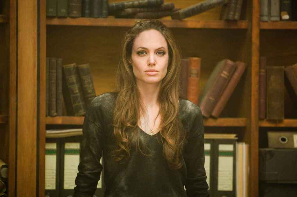 Angelina_Jolie_--_Stills___2008_l_Wanted_103.jpg
