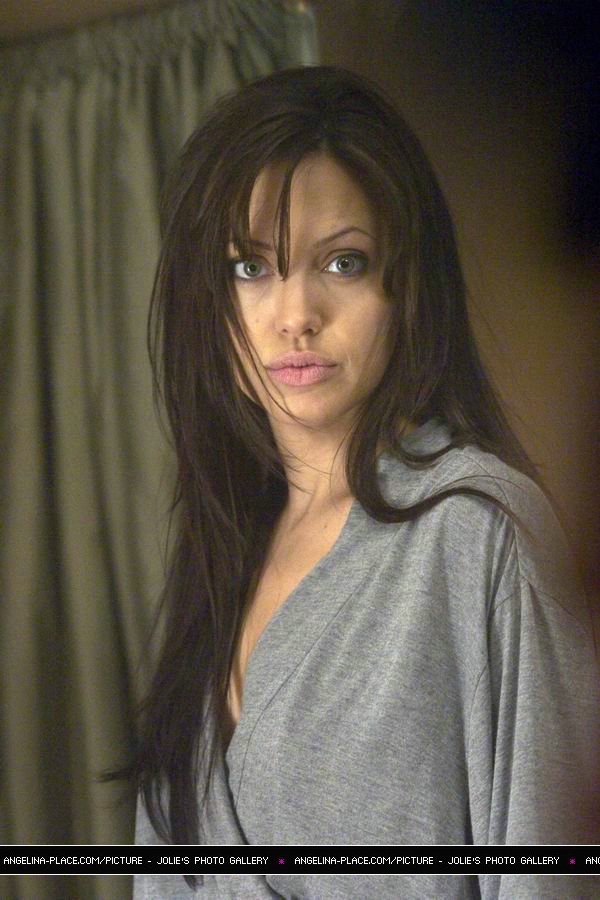 Angelina_Jolie_--_Stills___2004_l_Taking_Lives_001.jpg