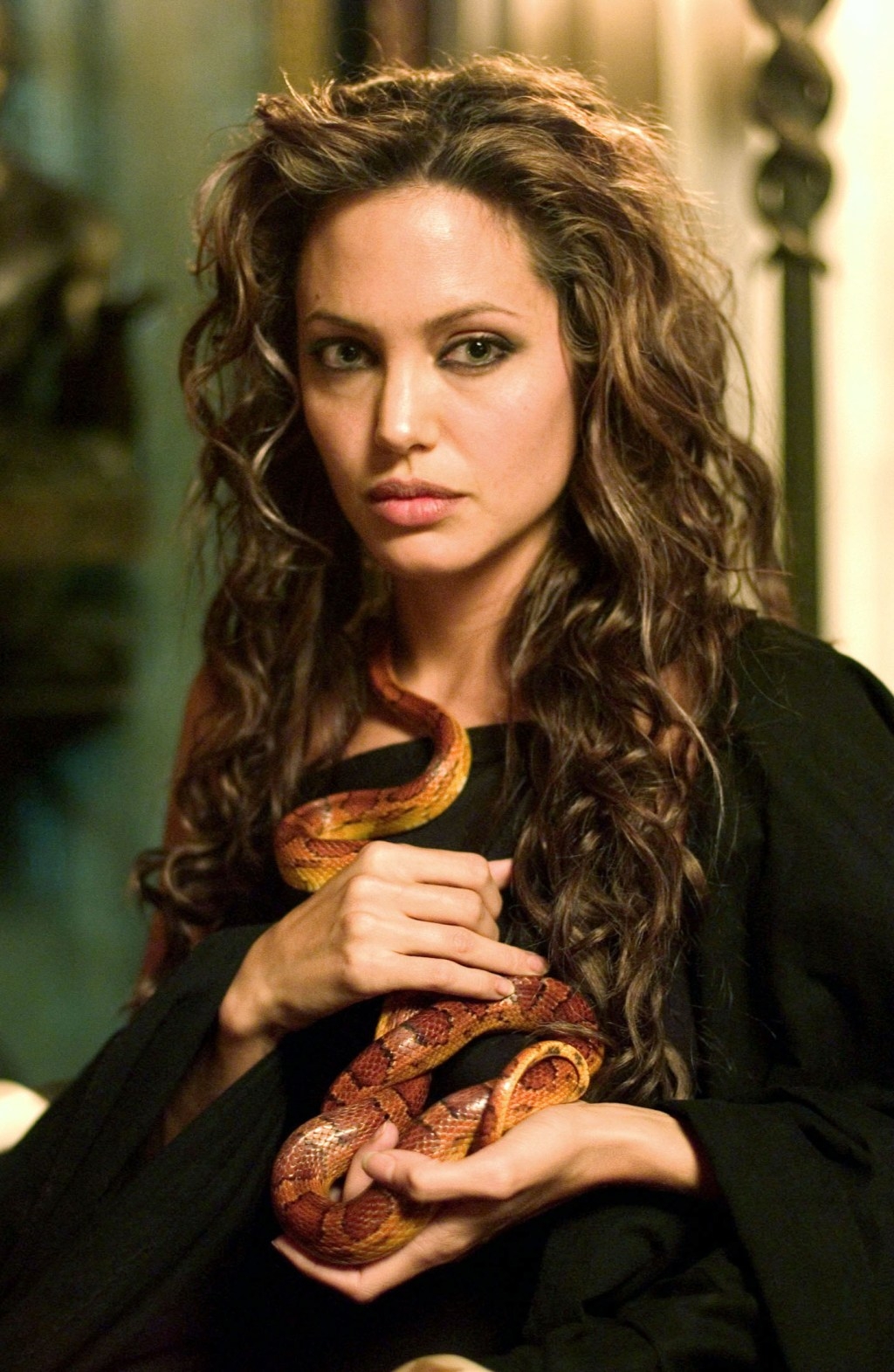 Angelina_Jolie_--_Stills___2004_l_Alexandre_001.jpg