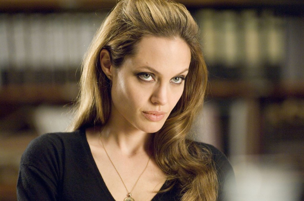Angelina_Jolie_--_Stills___2008_l_Wanted_101.jpg