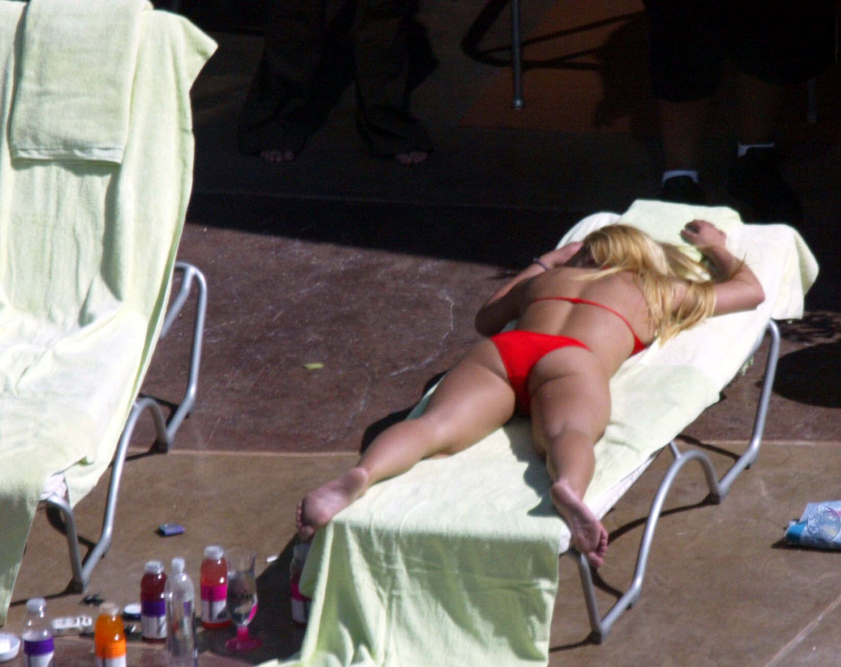 Britney_Spears_--_L2003_l_Mix_In_Bikini_03.jpg